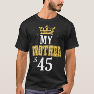 Camiseta Mi Hermano Tiene 45 Años Feliz Cumpleaños Para Mí 