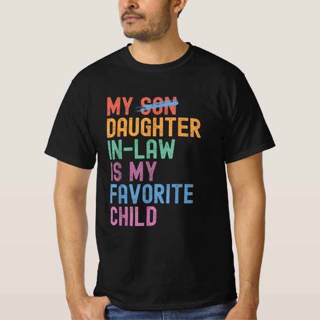 Camiseta Mi Hija En La Ley Es Mi Hijo Favorito. (Anverso)
