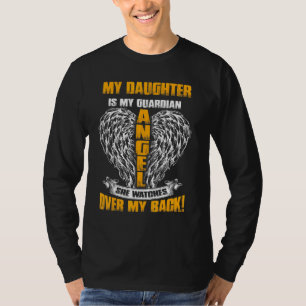 Camiseta Mi Hija Es El Ángel De La Guardia Que Vigila Sobre