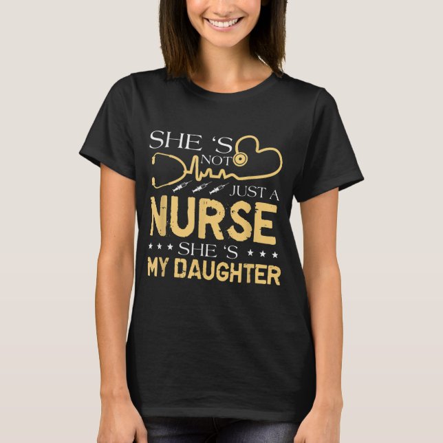 Camiseta Mi hija es madre de una enfermera orgullosa RN LP (Anverso)
