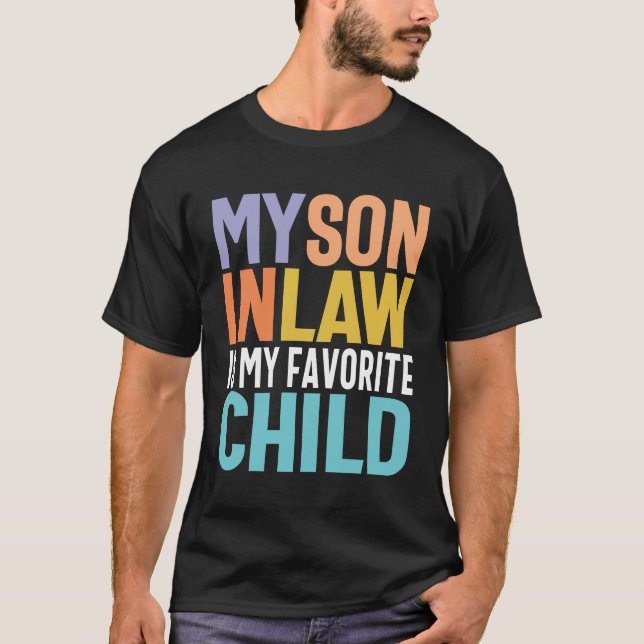 Camiseta Mi hijo en la ley roca - por mamá y papá (Anverso)