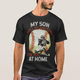 Camiseta Mi hijo te estará esperando en un gato de béisbol