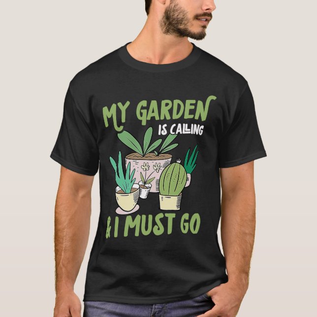 Camiseta Mi Jardín Está Llamando Y Debo Ir A La Única Moda  (Anverso)