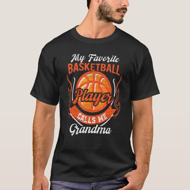 Camiseta Mi jugador de baloncesto favorito me llama abuela  (Anverso)