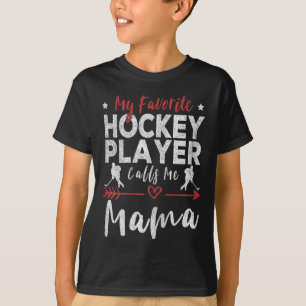 Camiseta Mi jugador de hockey favorito me llama Mama Hockey