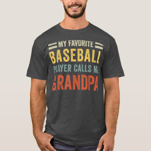Camiseta Mi jugador favorito de béisbol me llama abuelo 