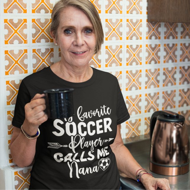 Camiseta Mi jugador favorito me llama Nana Abuela  (Subido por el creador)