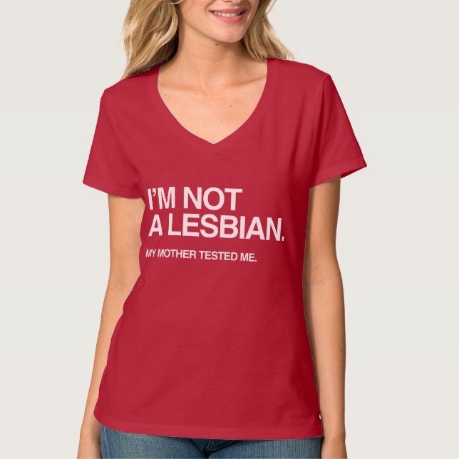 CAMISETA MI MADRE ME PROBÓ LESBIAN (Anverso)