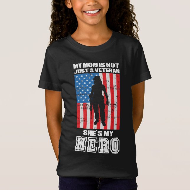 Camiseta Mi mamá no es solamente una veterana, es mi heroín (Anverso)