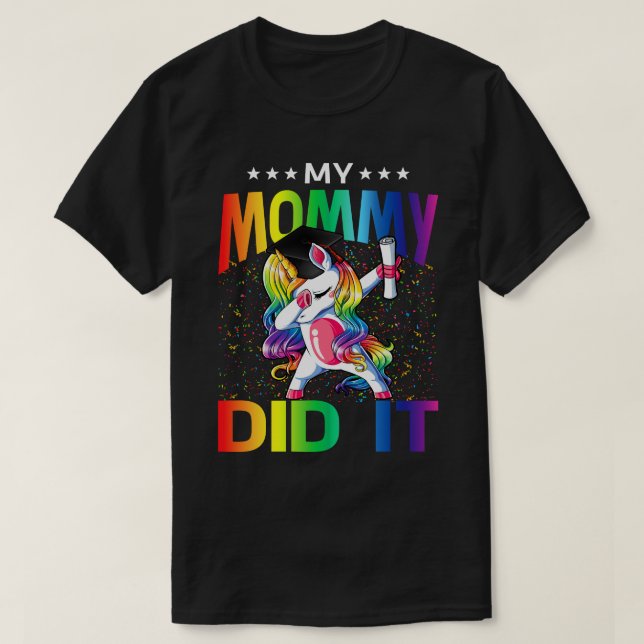 Camiseta Mi Mamá Se Graduó Unicornio (Diseño del anverso)