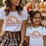 Camiseta Mi mami arcoiris y yo coincidimos con el Naranja M<br><div class="desc">Mami y yo diseñamos el diseño de otoño "agradecidos mini" con arcoiris boho en colores de otoño de amarillo,  naranja,  verde y marrón. Encontrar la camiseta "mamá" a juego en mi colección "mamá y yo emparejamos diseños".</div>