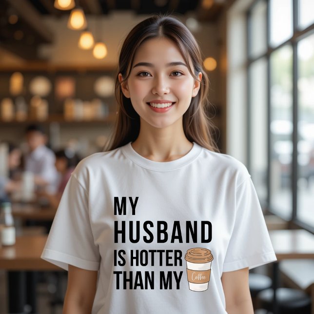 Camiseta Mi marido es más caliente que mi comida divertida  (Subido por el creador)