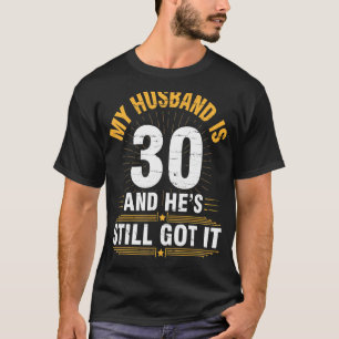 Camiseta Mi marido tiene 30 años y todavía tiene su nacimie