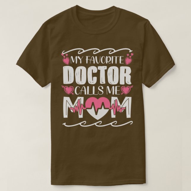 Camiseta Mi Médica favorito me llama mamá (Diseño del anverso)