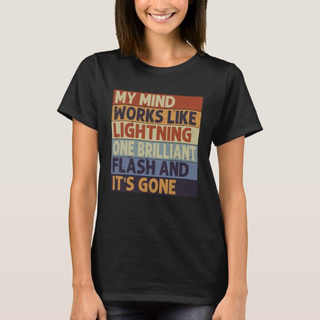 Camiseta Mi mente funciona como un relámpago  Un destello y (Anverso)