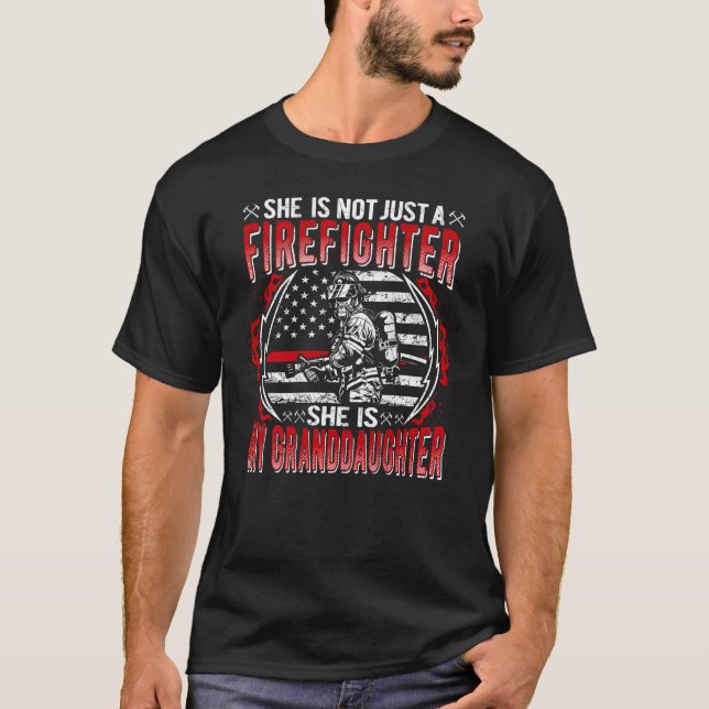 Camiseta Mi Nieta Es La Abuela De Bomberos Orgullosa (Anverso)