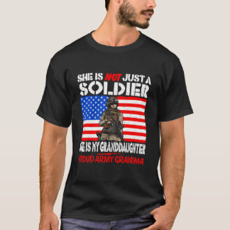 Camiseta Mi Nieta Es Un Ejército Militar Orgulloso Soldado