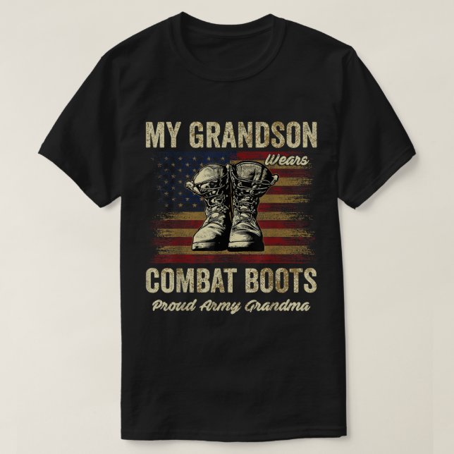 Camiseta Mi nieta lleva botes de combate Una Abuela Orgullo (Diseño del anverso)