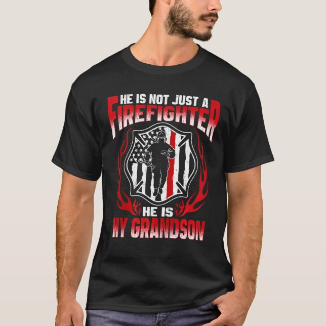 Camiseta Mi Nieto Es Una Abuela De Bomberos Orgullosa. (Anverso)
