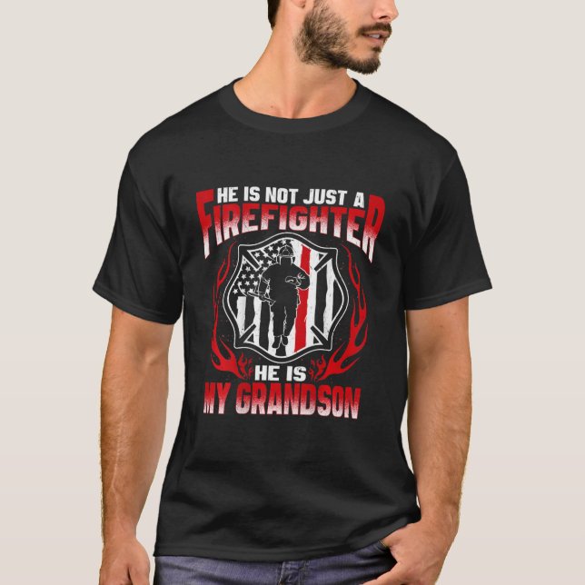 Camiseta Mi Nieto Es Una Abuela De Bomberos Orgullosa (Anverso)