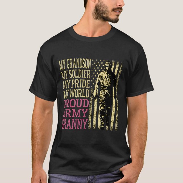 Camiseta Mi nieto mi héroe soldado: Orgullosa Granja del ej (Anverso)