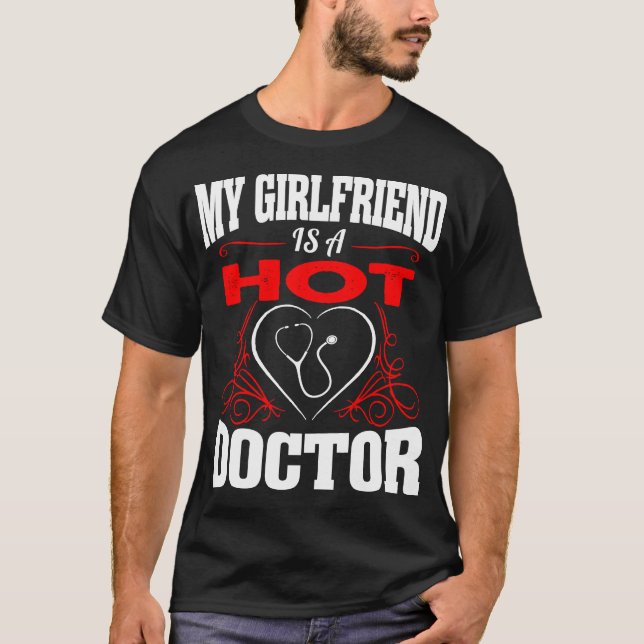 Camiseta Mi Novia Es Un Médica Caliente Valentín (Anverso)