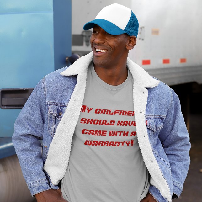 Camiseta Mi novia necesita un objetivo de garantía (Subido por el creador)