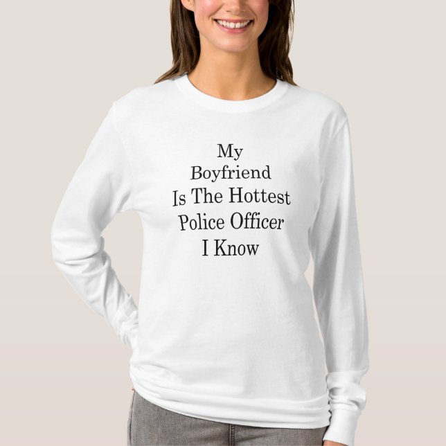 Camiseta Mi novio es el oficial de policía más caliente que (Anverso)