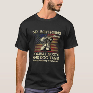 Camiseta Mi Novio Viste Boots De Combate Y Bolsas De Perro
