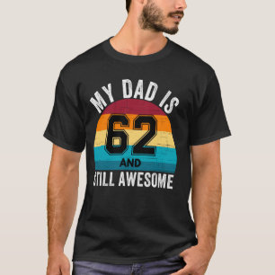 Camiseta Mi Papá Tiene 62 Años Y Sigue Siendo Maravilloso E