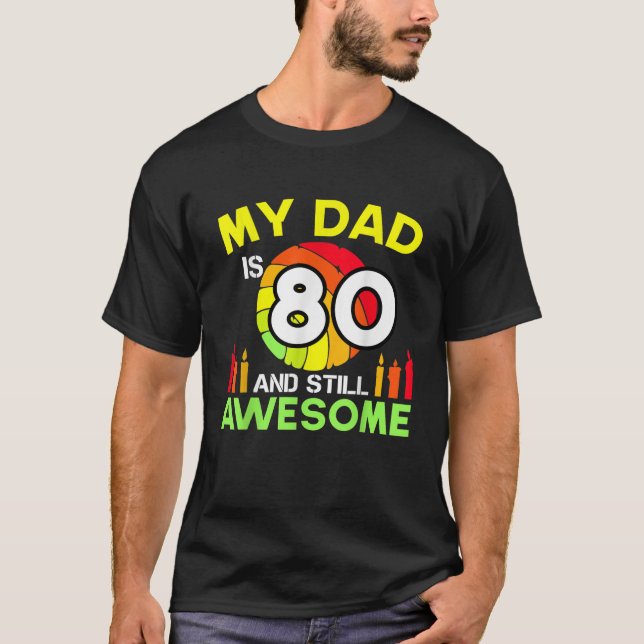 Camiseta Mi Papá Tiene 80 Años Y Todavía Es Increíble El Na (Anverso)