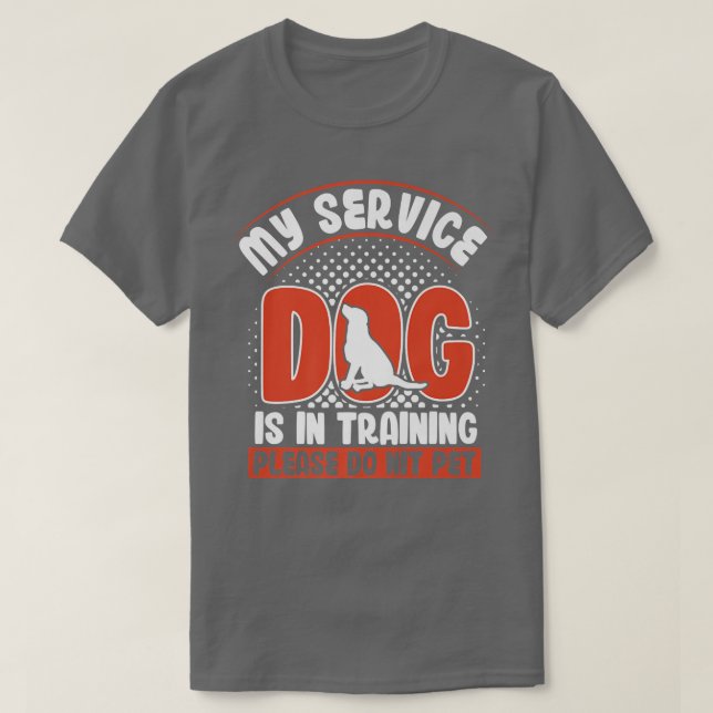 Camiseta Mi perro de servicio está en entrenamiento Por fav (Diseño del anverso)