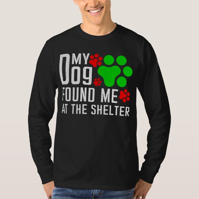 Camiseta Mi Perro Me Encontró En El Refugio De Los Amantes  (Anverso)