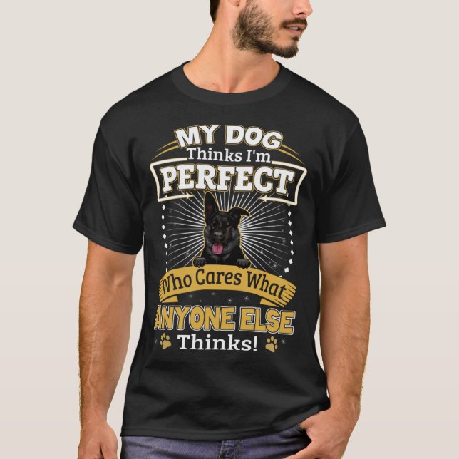 Camiseta Mi perro piensa que soy un pastor alemán negro per (Anverso)