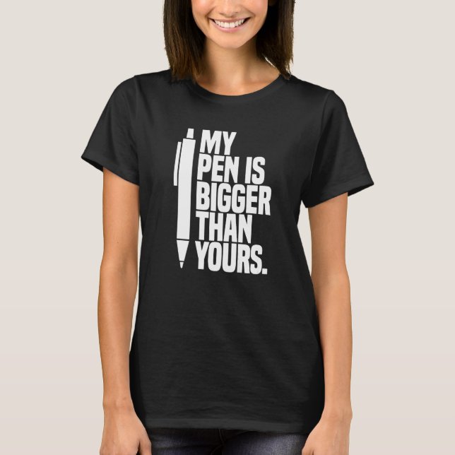 Camiseta Mi Pluma Es Más Grande De Lo Que Dice (Anverso)