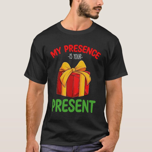 Camiseta Mi Presencia Es Tu Actual Navidad Familiar (Anverso)