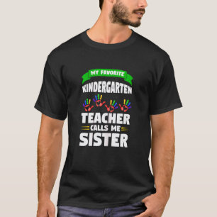 Camiseta Mi profesora de jardín de infancia llama a la herm