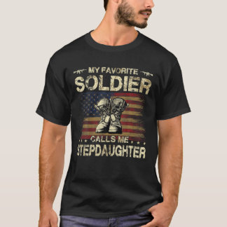 Camiseta Mi soldado favorito me llama hijastra.