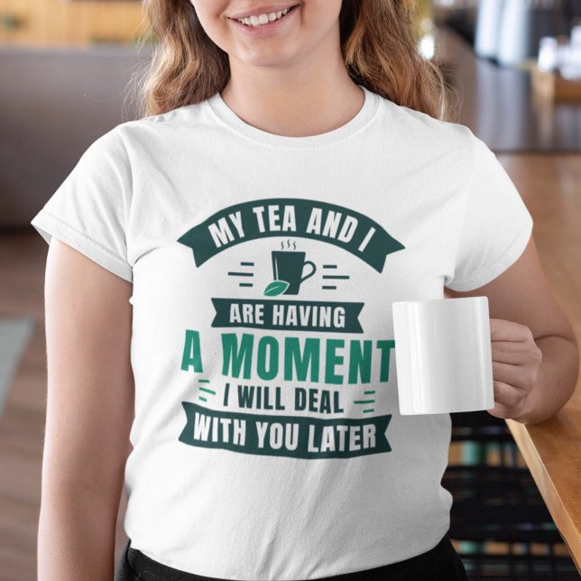 Camiseta Mi Té Y Yo Estamos Teniendo Un Momento (Subido por el creador)