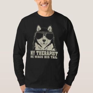 Camiseta Mi terapeuta él mueve su cola alaskan malamute