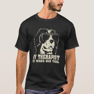 Camiseta Mi terapeuta mueve su cola perro de montaña bernés