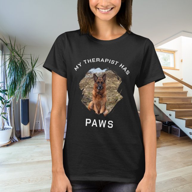Camiseta Mi terapeuta tiene una foto de perro con patas neg (Subido por el creador)