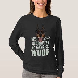 Camiseta Mi terapista hace Woof Doberman