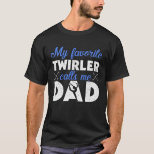 Camiseta Mi Twirler favorito me llama Dad Baton Twirling