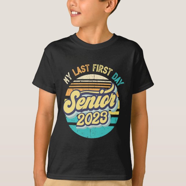 Camiseta Mi Último Primer Día Senior 2023 Volver A La Clase (Anverso)