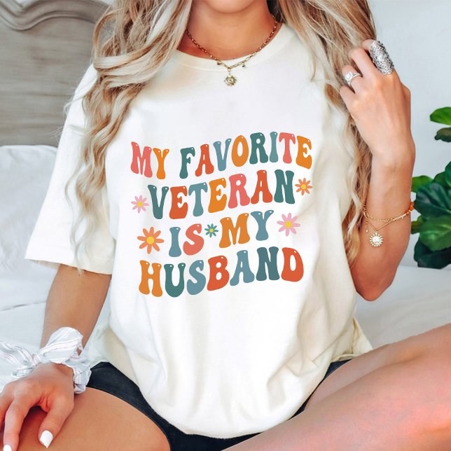 Camiseta Mi Veterano Favorito Es Mi Esposo Modern Groovy (My Favorite Veteran Is My Husband Modern Groovy T-Shirt)