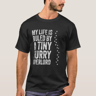 Camiseta Mi vida está gobernada por un pequeño señor peludo