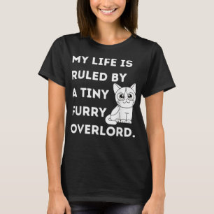 Camiseta Mi vida está gobernada por una pequeña y furtiva s