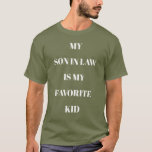 Camiseta Mi yerno es mi hijo favorito fatiga verde<br><div class="desc">Camiseta verde personalizable Mi yerno es mi hijo favorito con texto blanco.
Puedes cambiar fácilmente la ortografía del texto; tamaño,  color y estilo de fuente con los botones de Editar diseño y personalizar de Zazzle.</div>