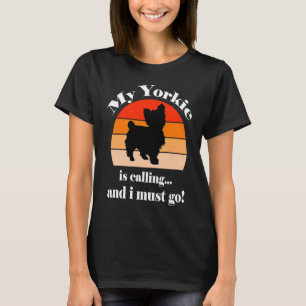 Camiseta Mi Yorkie Está Llamando Y Tengo Que Ir Mucho